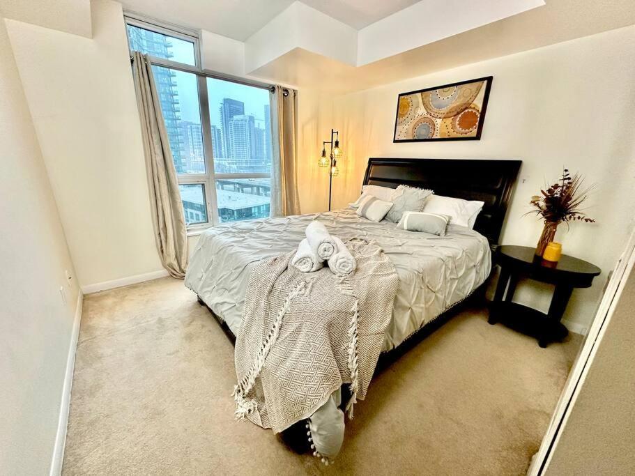 Lake View Apartment W/Parking! Toronto Ngoại thất bức ảnh