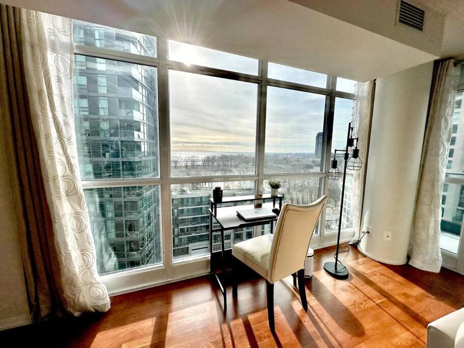 Lake View Apartment W/Parking! Toronto Ngoại thất bức ảnh