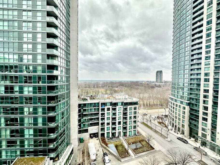 Lake View Apartment W/Parking! Toronto Ngoại thất bức ảnh